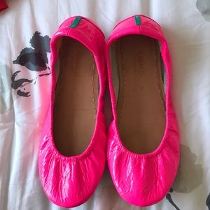 Size 6 VGUC pop pink Tieks